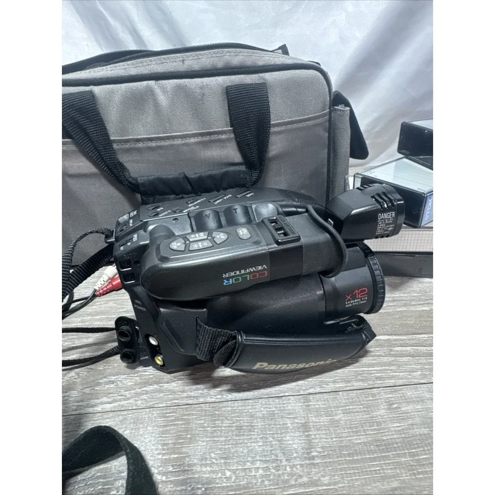 Panasonic PV-IQ604 Palmcorder IQ Digital VHS-C Camcorder, No Battery, Tested